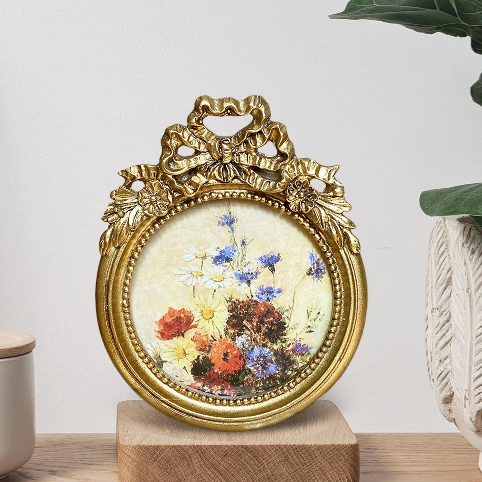 Antique Photo Frame round 