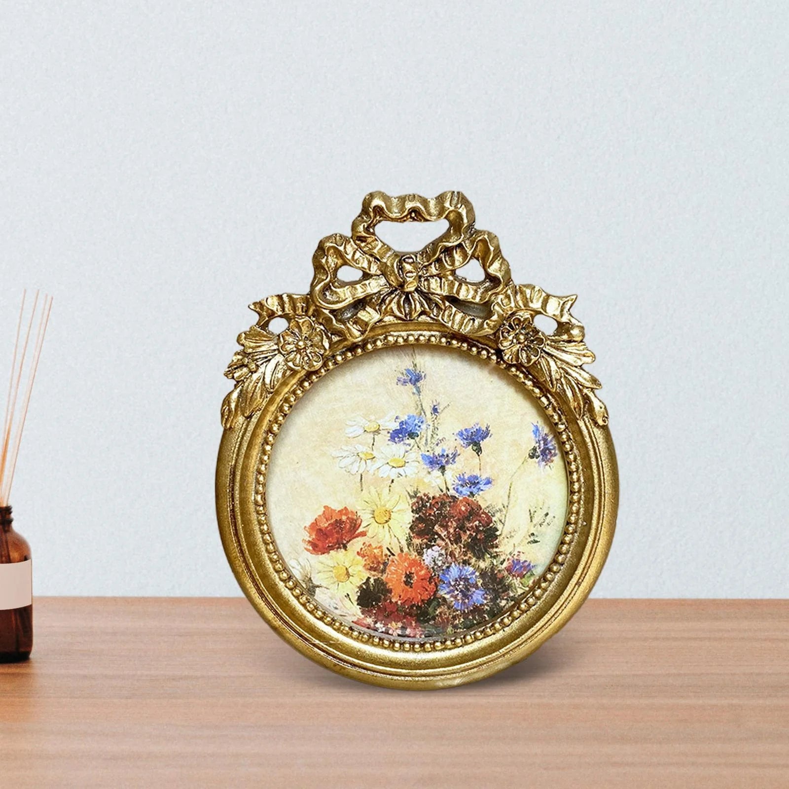 Antique Photo Frame round 
