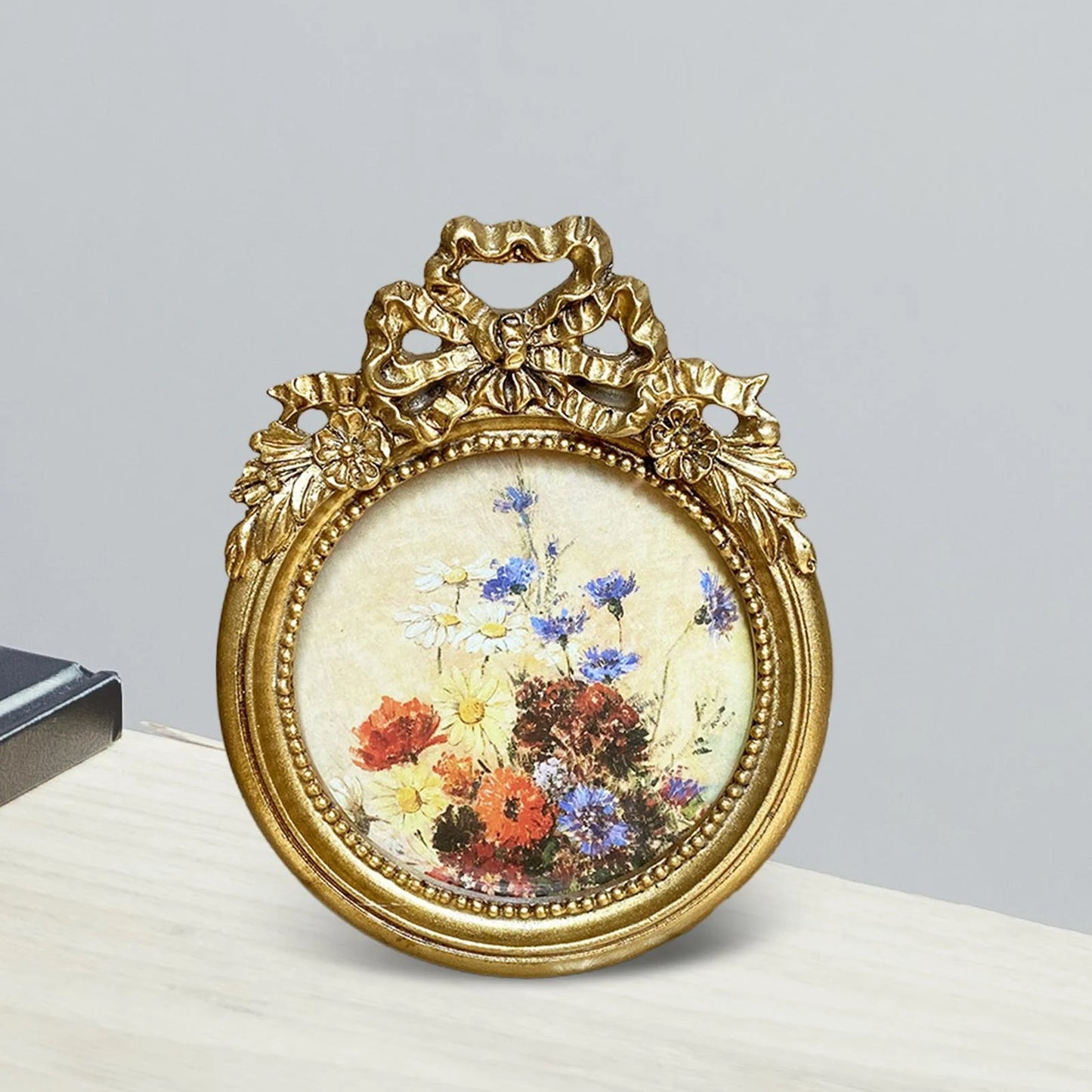 Antique Photo Frame round 