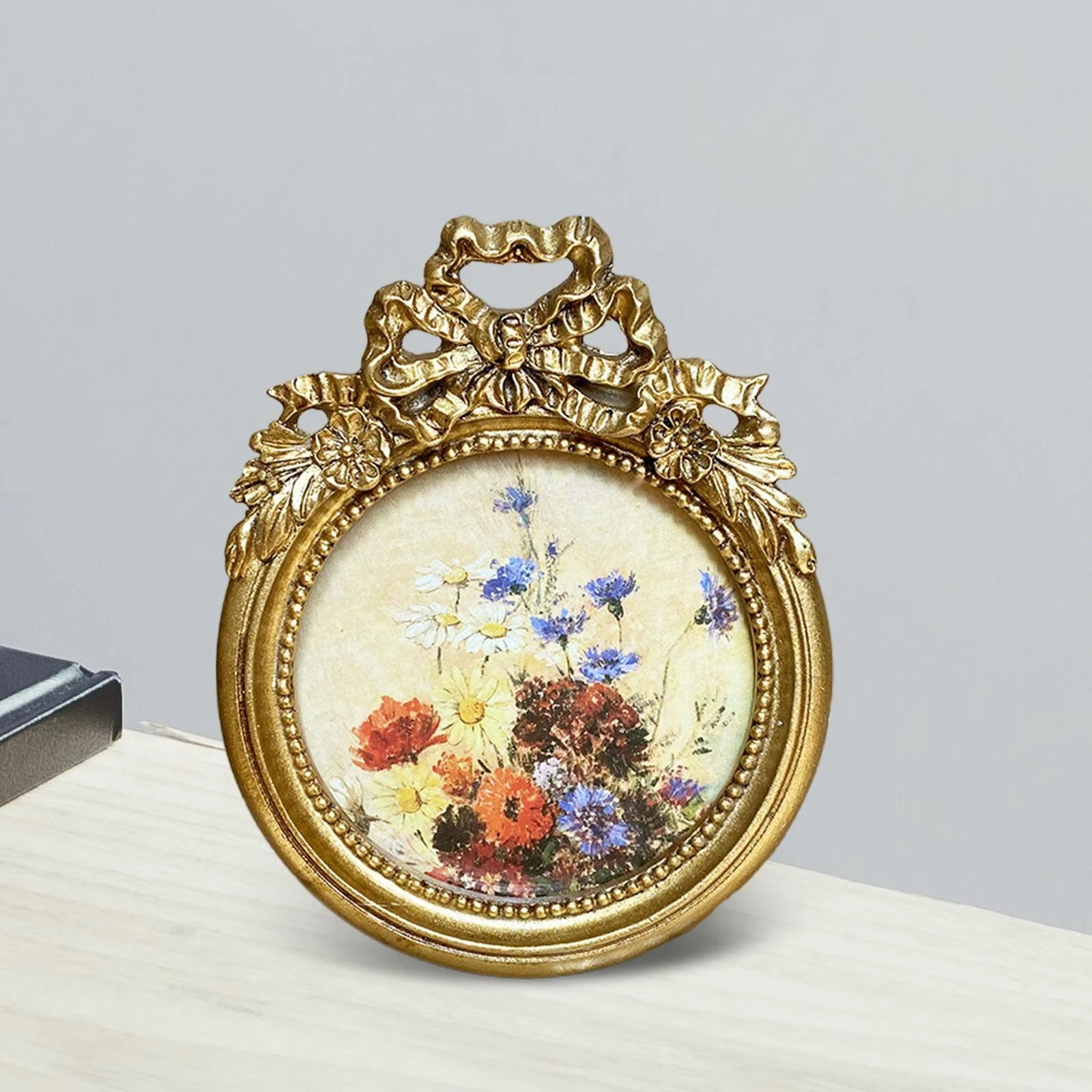 Antique Photo Frame round 